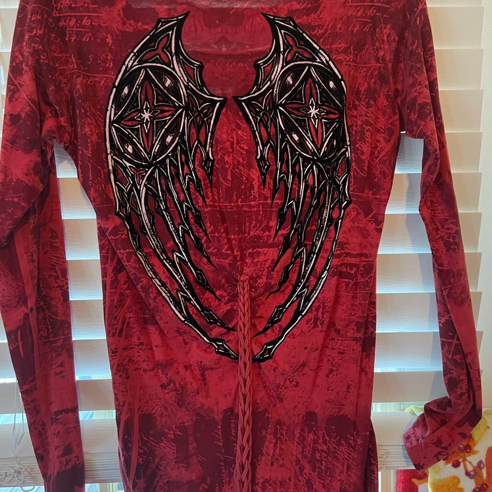 🚨🚨AFFLICTION LS BRAIDED DETAIL FITTED TEE WITH DRAGON WINGS ON BACK SZ MEDIUM